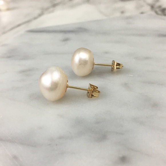 Estrella & Luna Jewelry - Freshwater Pearl Stud Earrings
